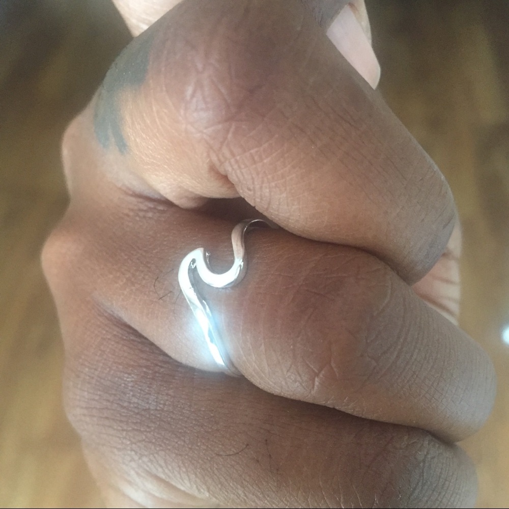 π TWO LEFT Minimalistic ocean wave ring silverπ - Picture 4 of 8